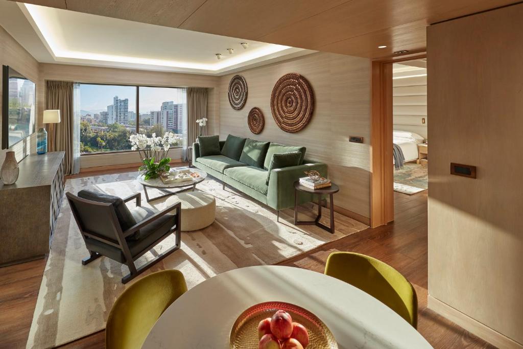 Premier Suite - Image 2