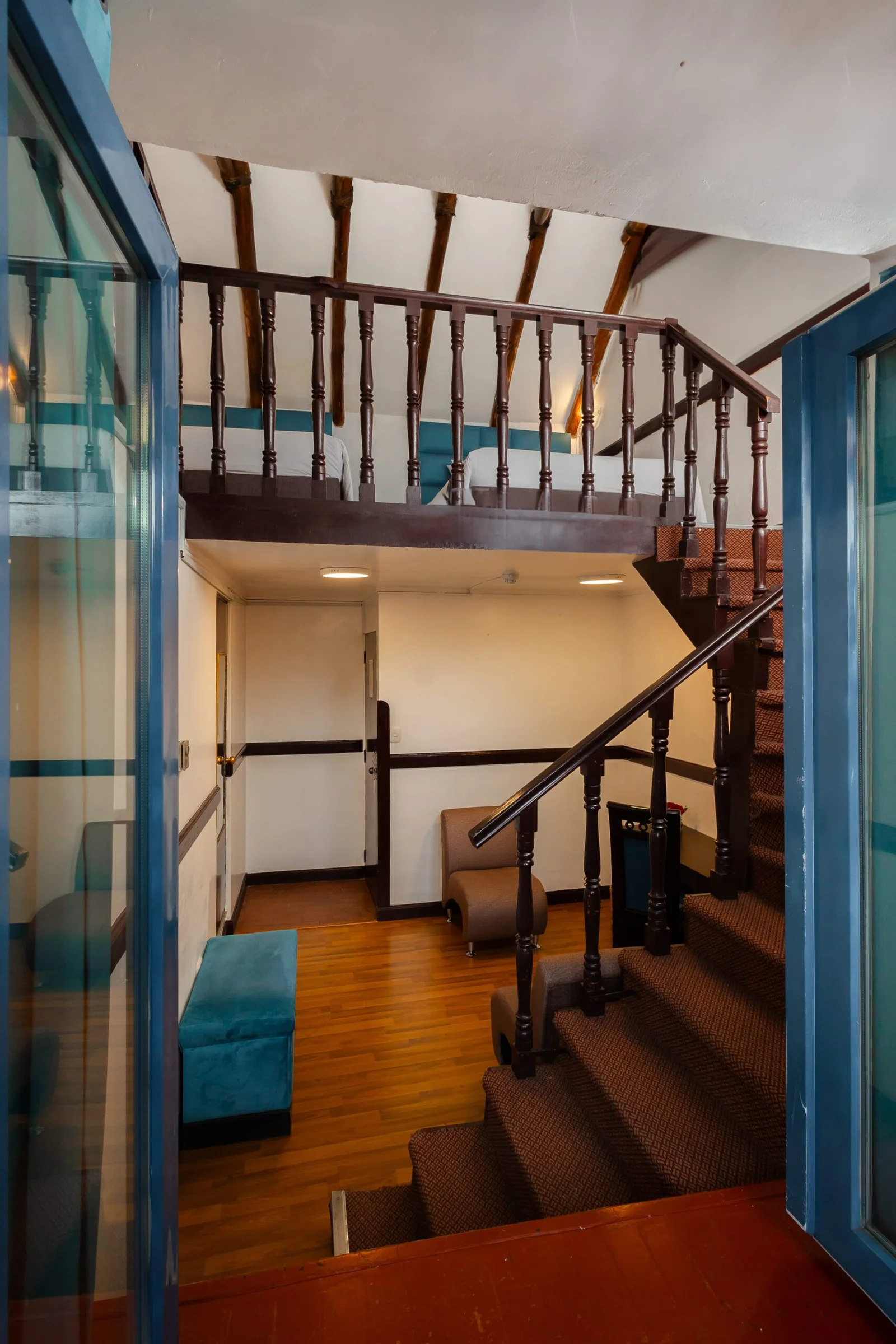 Superior Double Room with Balcony - Image 4