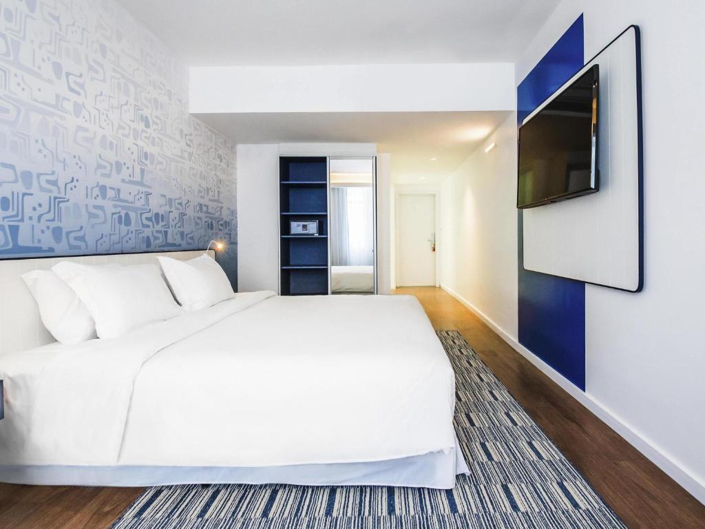 Superior Room with 1 double-size bed - Image 1