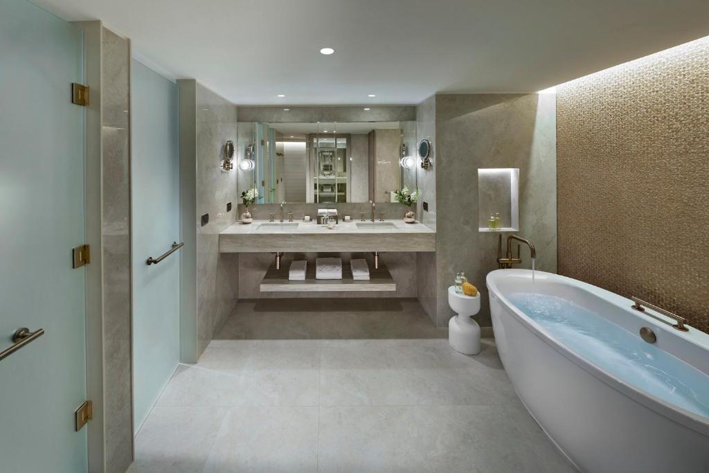 Grand Terrace Suite - Image 3