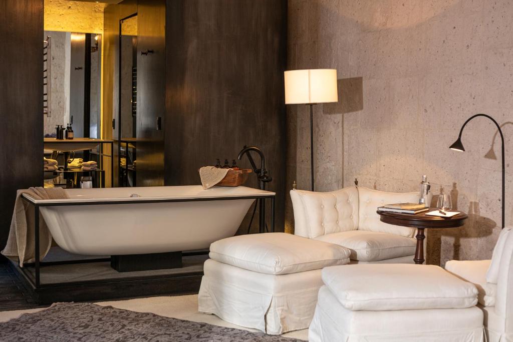 Deluxe Room - Image 4