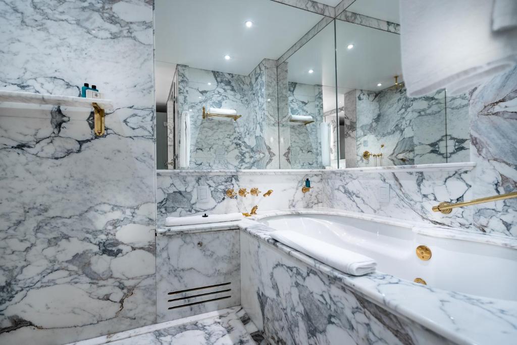 Junior Suite Grand View - Image 4